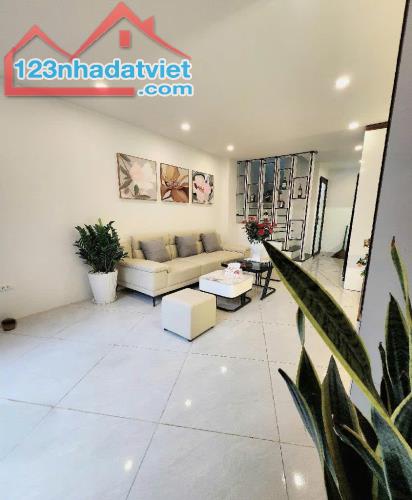 BÁN NHÀ  MINH KHAI- HAI BÀ TRƯNG- FULL NỘI THẤT-MỚI KÍNH KOONG- NHỈNH 5 TỶ.