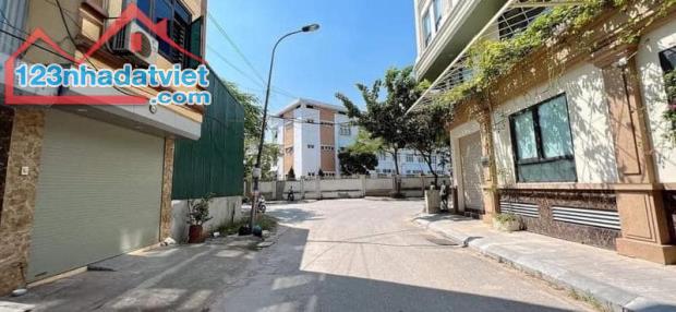 BÁN 105m ĐẤT ĐẤU GIÁ TỨ HIỆP THANH TRÌ LÔ GÓC 3 MẶT ÔTÔ KINH DOANH ĐỈNH CHỈ 24 TỶ