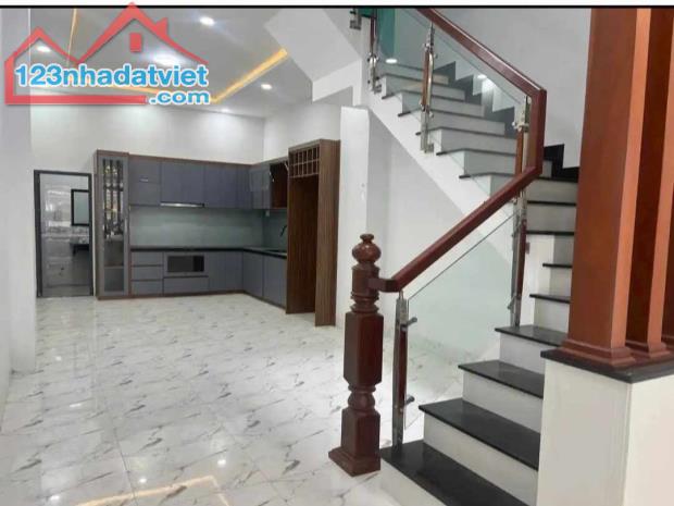 Bán nhà-DT84M2(6,4x13m)-3tầng-3PN-HXH-P vĩnh hoà-Nha Trang-chỉ 2ty650tr