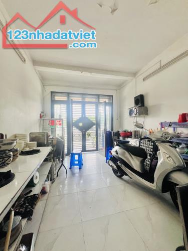Bán nhà mặt tiền Ba Đình P9 Q8. 97m2[4.5 ×22] 3 tầng đúc, không quy hoạch, nhỉnh 14 Tỷ. TL - 2
