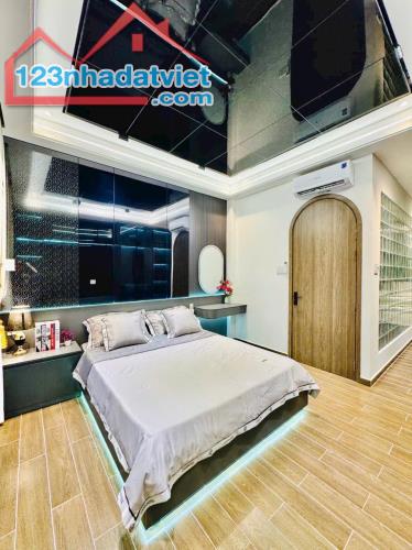 **Bán nhà mặt tiền Nhất Chi Mai, phường 13, Tân Bình; (4*10) 5 tầng - 9,3 tỷ - 2