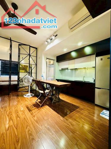 Bán gấp CH Saigon South Resideces, Nguyễn Hữu Thọ 71m2 2PN, sẵn sổ hồng, giá chỉ 4,4 tỷ.