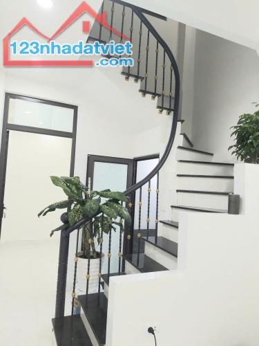 Nhà Tân Mai - Hoàng Mai, ô tô đỗ cổng, nhà mới đẹp, 43m2 X 2T, 4,3 tỷ - 2