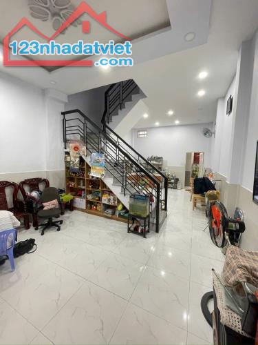 Nhà dân xây ở kiên cố cuối Lê Trọng Tấn 5x12x2 tầng giá nhỉnh 4.x tỷ LH 0938872331