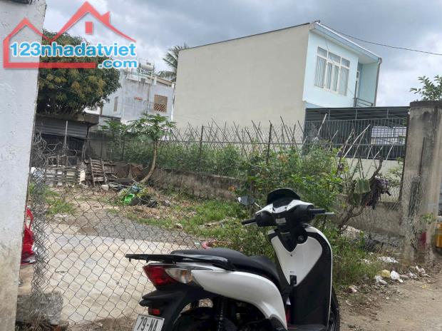 BÁN NHÀ CẤP 4 HẺM XÓM CHIẾU - VĨNH NGỌC. XUNG QUANH TIỆN ÍCH ĐẦY ĐỦ. LH 0935964828 - Hiền - 2