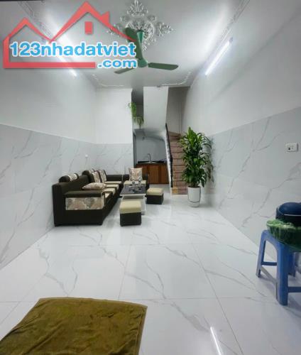 Bán nhà phố Tây Sơn, Đống Đa, 27m2x5t, ngõ thông, gần phố, ô tô đỗ cửa, nhà đẹp ở ngay.