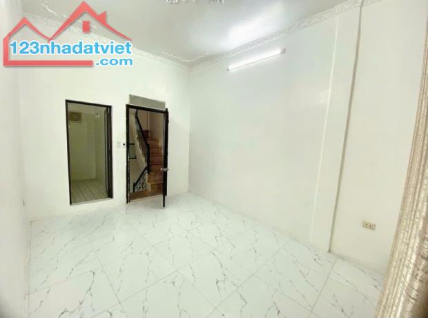 Bán nhà phố Tây Sơn, Đống Đa, 27m2x5t, ngõ thông, gần phố, ô tô đỗ cửa, nhà đẹp ở ngay. - 1