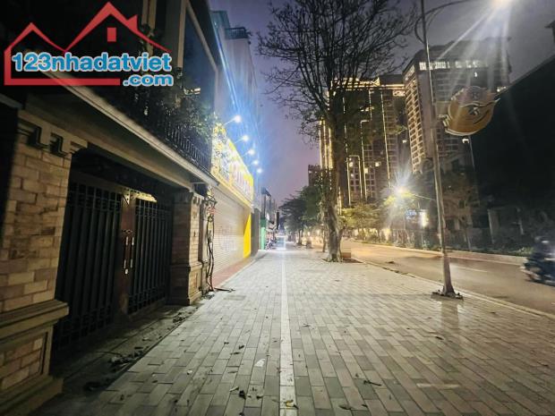 BÁN BIỆT THỰ MẶT PHỐ LẠC LONG QUÂN 160M-MT8-90TY-TÂY HỒ
LH: 0982.769.586
