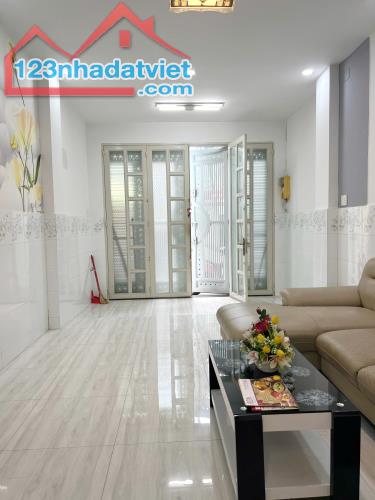 Cho thuê nhà mới 5 tầng HXH sát đường Nguyễn Thị Tần P2Q8 (Full nội thất) - 1
