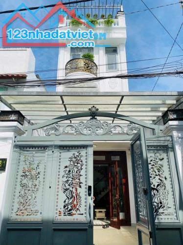 Bán gấp nhà Q3! 60m2 Lê Văn Sỹ Giá 3 tỷ 088, Hẻm thông, không lộ giới, SHR