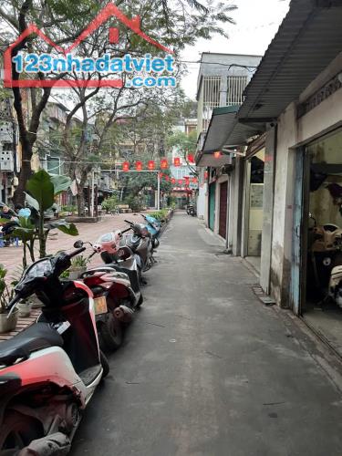Bán căn TT Tầng 1, Phố Kim Ngưu, DTSD 70m2, sổ 50m2, 2 ngủ, 2vs, trước nhà sân rộng 20m2. - 1