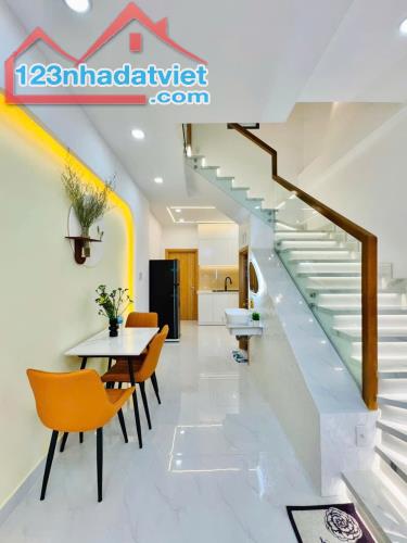 1 TỶ 900 TRIỆU – NHÀ 3 TẦNG MỚI 100% TẠI LÒ LU, THỦ DẦU MỘT, BÌNH DƯƠNG