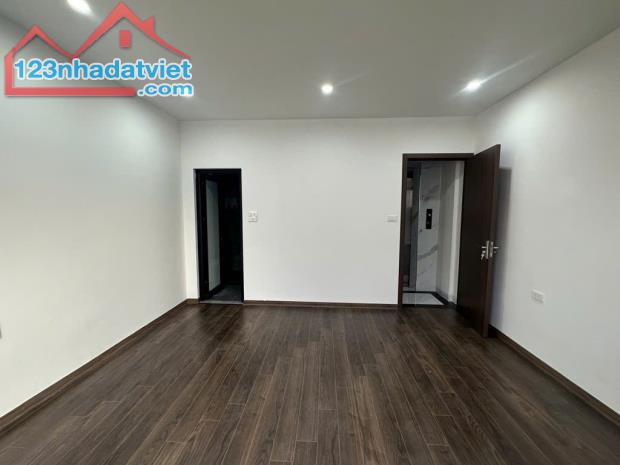 Bán nhà Tứ Liên, Tây Hồ 5 tầng 33m2, thiết kế đẹp, có thang máy 9,05 tỷ