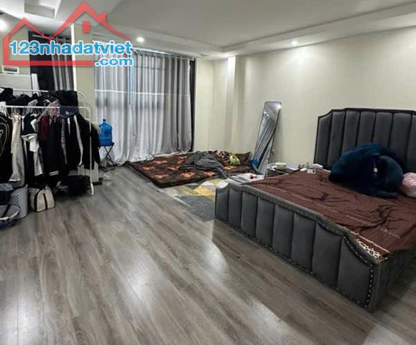 SIÊU PHẨM NHÀ ĐẸP - GIÁ Tốt - Vị Trí Đắc Địa Tại : Đàm Quang Trung - Long Biên - Hà Nội