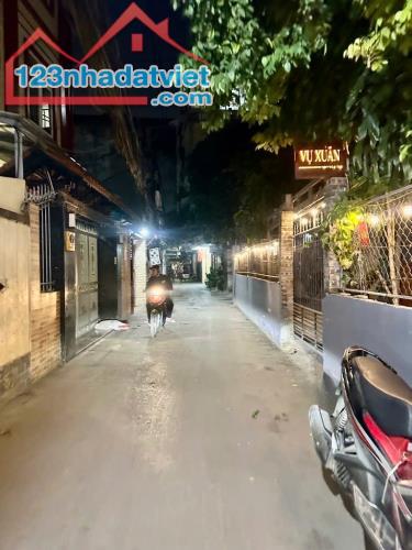 Nhà đẹp ngõ 32 An Dương  -  phân lô ô tô tránh đỗ - Ở được ngay, kinh doanh