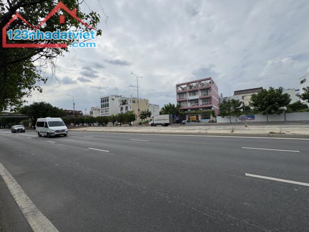 Bán nhà MẶT TIỀN VÕ VĂN KIỆT 12x30M ngay WHITE PALACE. Nhỉnh 30 tỷ - 1