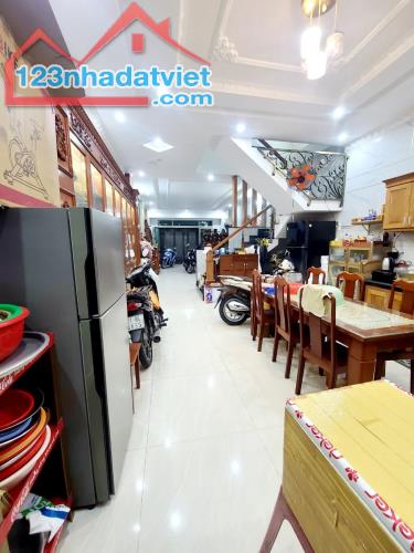 Nhà đẹp 3 tầng, Lê Văn Việt, 86m2, ngang 5m nở hậu, xe hơi trong nhà, 7.4 tỷ - 1