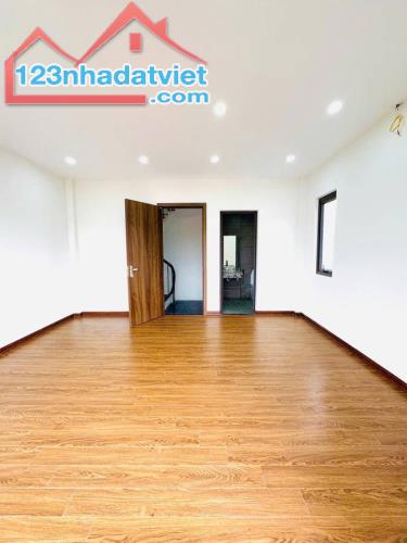 Cực hiếm. Bán nhà mới lô góc Bát Khối Long Biên 34m 6T MT5m 6.45 tỷ ô tô vào nhà - 4
