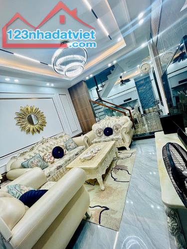 :- Chính chủ bán căn nhà cực đẹp tại 46 Lạch Tray , căn góc 2 mặt thoáng