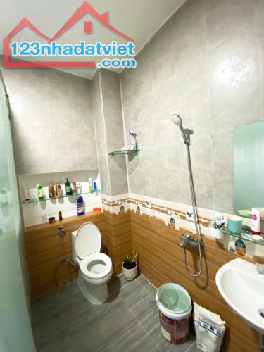 Nhà bán Nguyễn Thị Thập - 4 tầng, 31,1m², 10.5 tỷ - SHR, hoàn công - Đường rộng rãi 14m. - 4