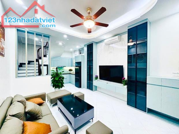 HIẾM HIẾM BÙI XƯƠNG TRẠCH THANH XUÂN,32M2x5T,LÔ GÓC,Ô TÔ VÀO NHÀ,NGÕ THÔNG,NHÀ ĐẸP Ở NGAY.