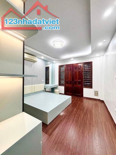 HIẾM HIẾM BÙI XƯƠNG TRẠCH THANH XUÂN,32M2x5T,LÔ GÓC,Ô TÔ VÀO NHÀ,NGÕ THÔNG,NHÀ ĐẸP Ở NGAY. - 2