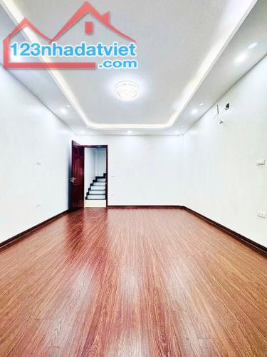 HIẾM HIẾM BÙI XƯƠNG TRẠCH THANH XUÂN,32M2x5T,LÔ GÓC,Ô TÔ VÀO NHÀ,NGÕ THÔNG,NHÀ ĐẸP Ở NGAY. - 3