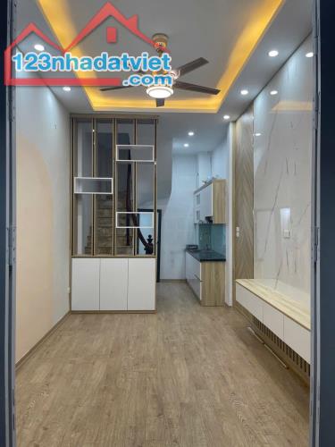 CỰC HIẾM HOÀNG QUỐC VIỆT 26M X 5 TẦNG, KINH DOANH TỐT, CẦU GIẤY, Ô TÔ ĐỖ CỬA, DÂN XÂY FULL