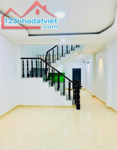 Nhà đẹp Hiệp Phú, 1 trệt 1 lầu, vị trí đẹp, 56m², sát Ngã tư Thủ Đức, chỉ 4,75 tỷ! - 1