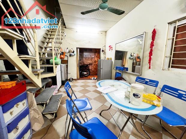 CHỈ 3,2 TỶ CÓ NHÀ 22m2, LÔ GÓC 3 THOÁNG Ở HAI BÀ TRƯNG, VÀI BƯỚC RA PHỐ, SỔ VUÔNG ĐÉT - 1