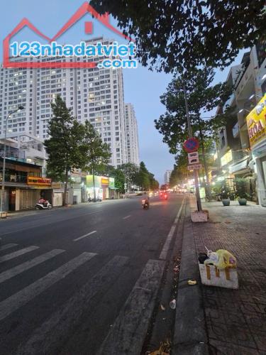 Bạn gấp nhà đẹp ở ngay Khu VIP MTKD Dương Quang Đông, 100m2, ngang 5m2, SHR, chỉ 21 tỷ.