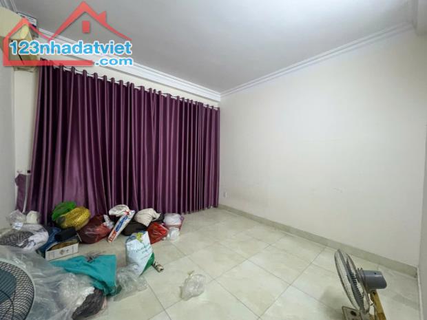 Nhà 51mx 3 tầng độc lập Ôtô đỗ cửa đường Vĩnh Tiến. Giá rẻ - 3
