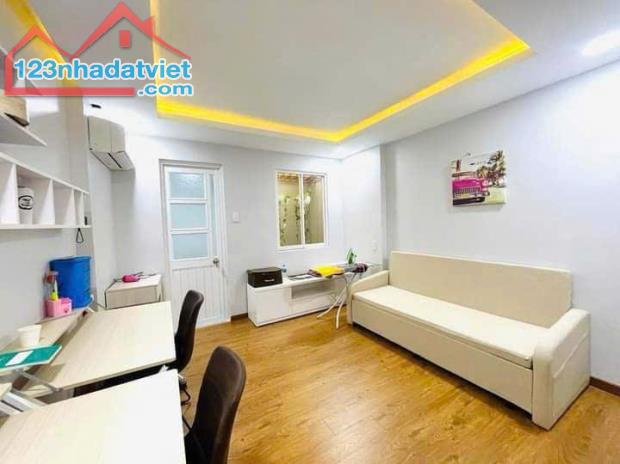 BÁN NHÀ HẺM XE TẢI, CÁCH VÀI CĂN LÀ ĐƯỜNG BẾN BÌNH ĐÔNG GIÁ 6.6 TỶ