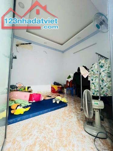Bán nhà HXH 50m2 (4.5x11m) 3PN, KHÔNG QH, SÁT VÁCH Q7, chỉ 3.79 TỶ - 4