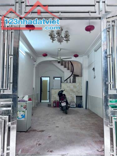 CCMN:Bùi Xương Trạch DT40m2, MT 3.66m, 5tầng. nở hậu