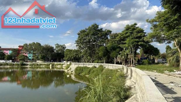 Bán Đất tặng nhà cấp 4 Ngay Hồ Thạch Bàn. 800m r Aeon Long Biên. 64m2  Lh 0965858116