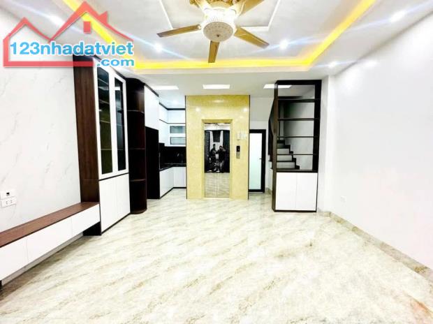 CẦN BÁN GẤP NHÀ 40M², 5 TẦNG THANG MÁY, MT 4.8M, GIÁ 8.69 TỶ KHU ÂU CƠ, NGHI TÀM TÂY - 1