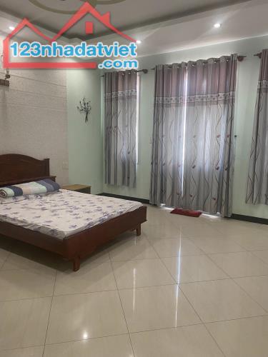 Cho thuê biệt thự 1 trệt 3 lầu đường Lê Hồng Phong, phường 8 - 2