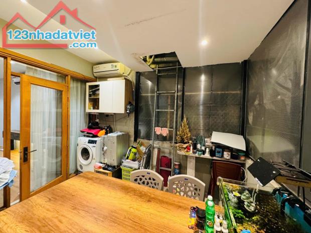 **Bán nhà trục Cách Mạng Tháng 8**  phường 7, Tân Bình; 5*12 - 10 tỷ