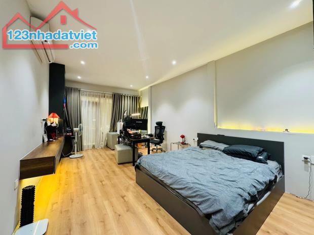 **Bán nhà trục Cách Mạng Tháng 8**  phường 7, Tân Bình; 5*12 - 10 tỷ - 2