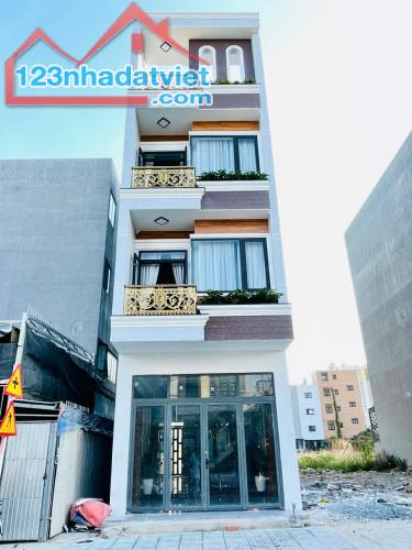 Về Quê Bán Gấp Nhà 1 Trệt 3 Lầu Gần Làng Đại Học Full Nội Thất