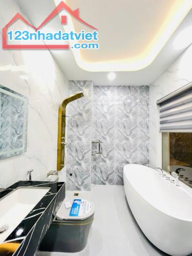 Về Quê Bán Gấp Nhà 1 Trệt 3 Lầu Gần Làng Đại Học Full Nội Thất - 4