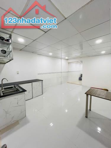 Bán nhà Bờ bao Tân thắng đối diện Aeon Tân Phú 60m2 2 tầng vị trí đắc địa chỉ 5 tỷ Tlcc - 1