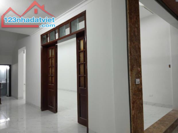Bán nhà ngõ 165 Cầu Giấy, DT 56m, 5 tầng, MT 5.6m, giá 14.3 tỷ. - 2