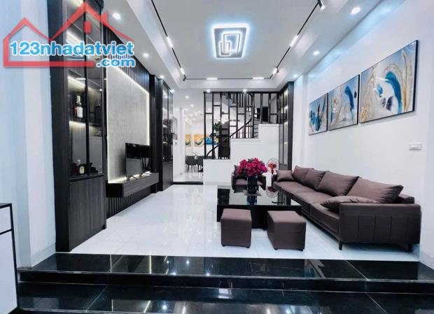 BÁN NHÀ ĐƯỜNG XUÂN THỦY 60M2 5TẦNG, NỘI THẤT NHẬP KHẨU, Ô TÔ KINH DOANH, CHỈ 9.6 TỶ