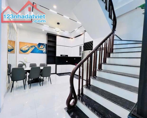 BÁN NHÀ ĐƯỜNG XUÂN THỦY 60M2 5TẦNG, NỘI THẤT NHẬP KHẨU, Ô TÔ KINH DOANH, CHỈ 9.6 TỶ - 1