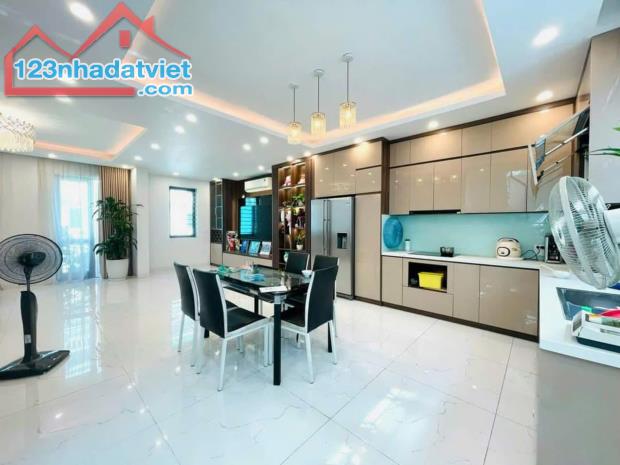 Bán nhà đường Trần Cung 53m² mặt tiền 6m, ô tô vào nhà, ngõ thông, gần phố chỉ 13.5 tỷ