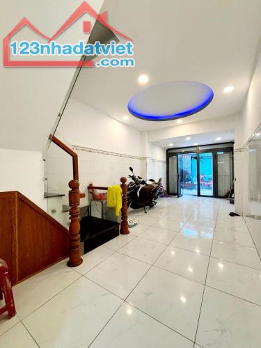 BÁN NHÀ QUẬN 6 - HỒNG BÀNG - HẺM THÔNG THOÁNG - 41M2 - 2 TẦNG - HƠN 4 TỈ