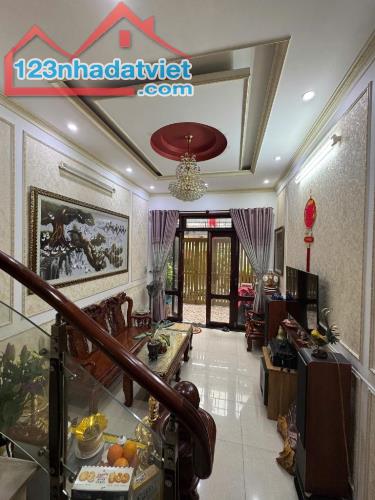 Nhà hẻm xe hơi đường Trường Chinh, phường 11 Quận Tân Bình