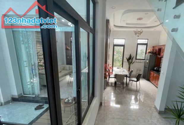 NHÀ ĐẸP CHÍNH CHỦ - Vị Trí Tại : Hẻm rông 2m4 - Số nhà 61 Trần Quang Diệu - Phường Thống - 2